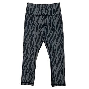 ZYIA Active Light N Tight Zebra Print Capri Legginngs Black Gray Size 2
